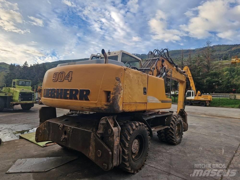 Liebherr A904C Kolová rýpadla