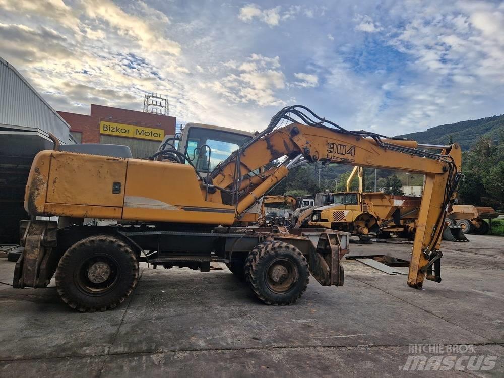 Liebherr A904C Kolová rýpadla