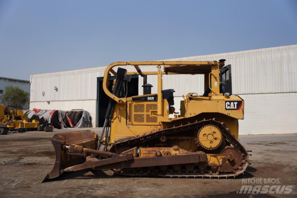 CAT D 6 R Pásové dozery