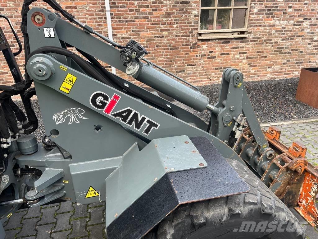 GiANT V5003 X-tra HD Kolové nakladače