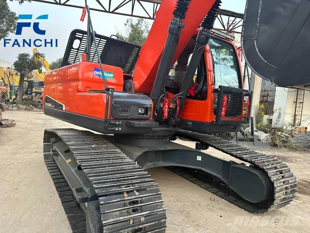 Doosan DX 225 LC Pásová rýpadla