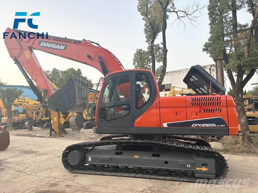 Doosan DX 225 LC Pásová rýpadla