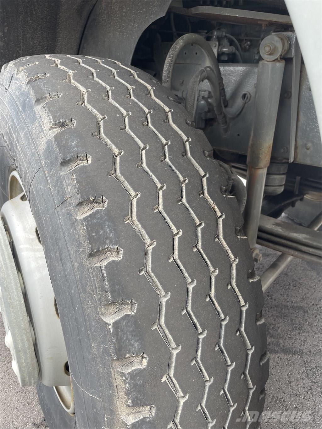 Volvo F 12 Nákladní vozidlo bez nástavby