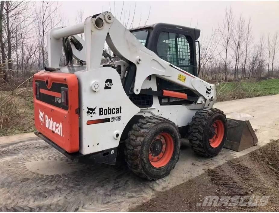 Bobcat S 770 Smykem řízené nakladače