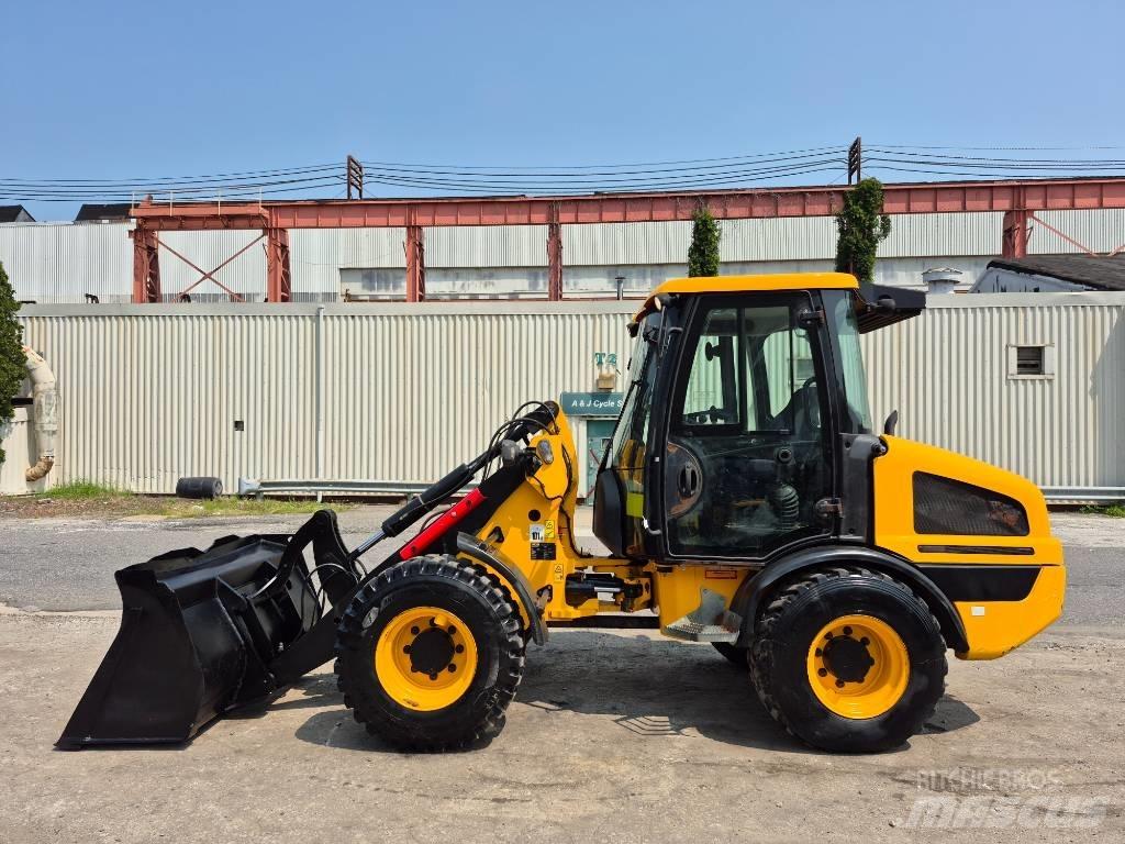 JCB 407 Kolové nakladače