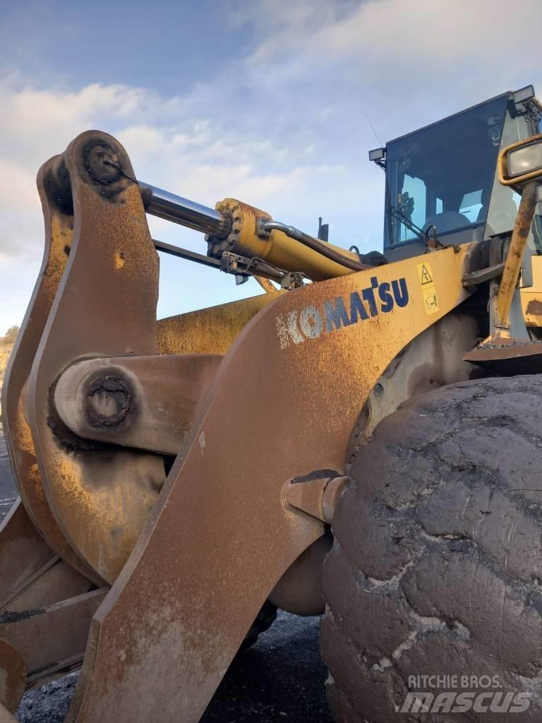 Komatsu WA 600-6 Kolové nakladače