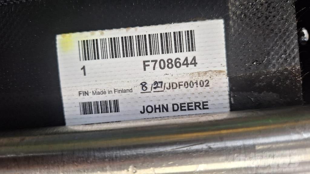 John Deere F708644 Kabiny a interiér