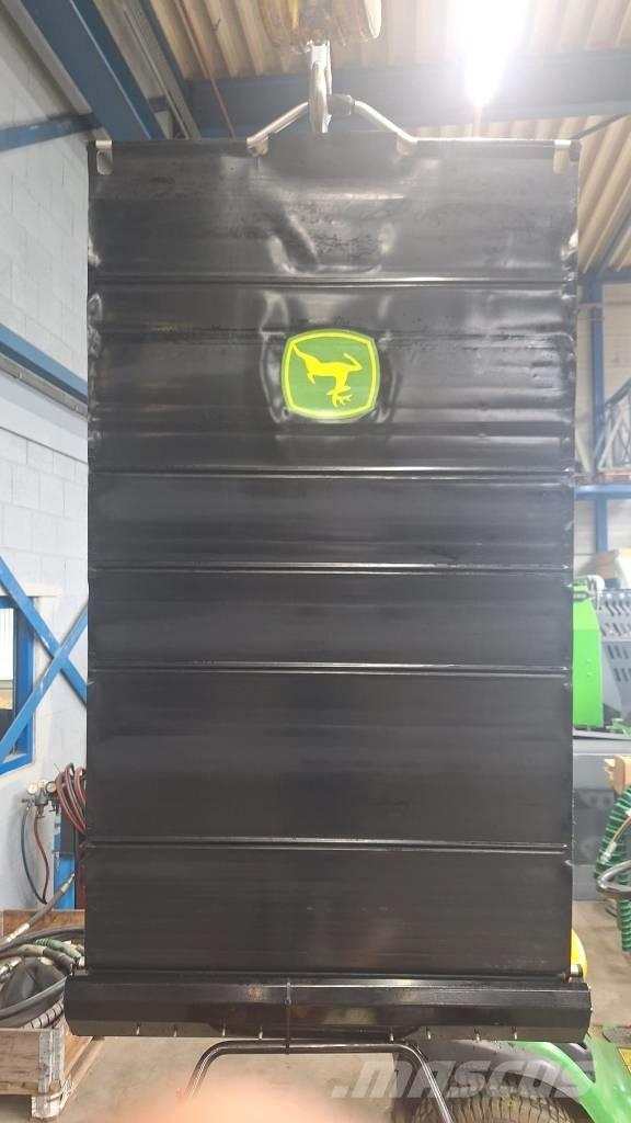 John Deere F708644 Kabiny a interiér