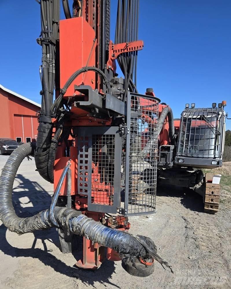 Sandvik Ranger DX800 Tunelové a podzemní důlní vrtačky