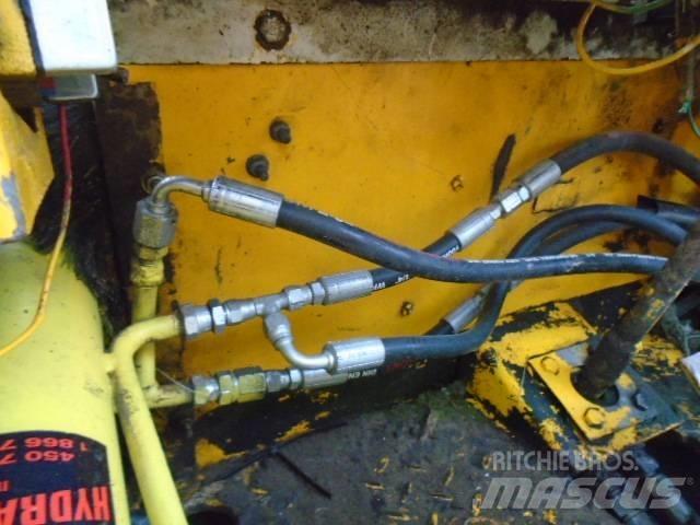 JCB 930-4 Kloubové plošiny