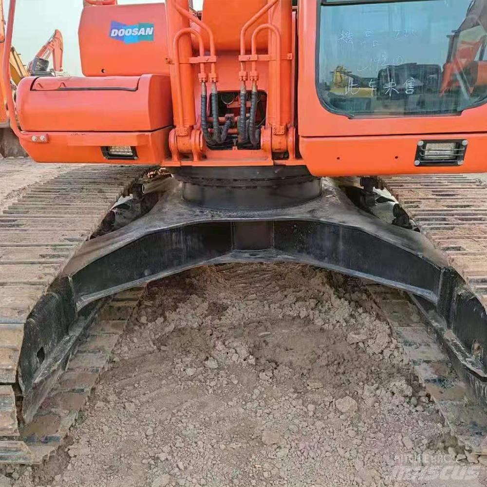 Doosan 225 Pásová rýpadla