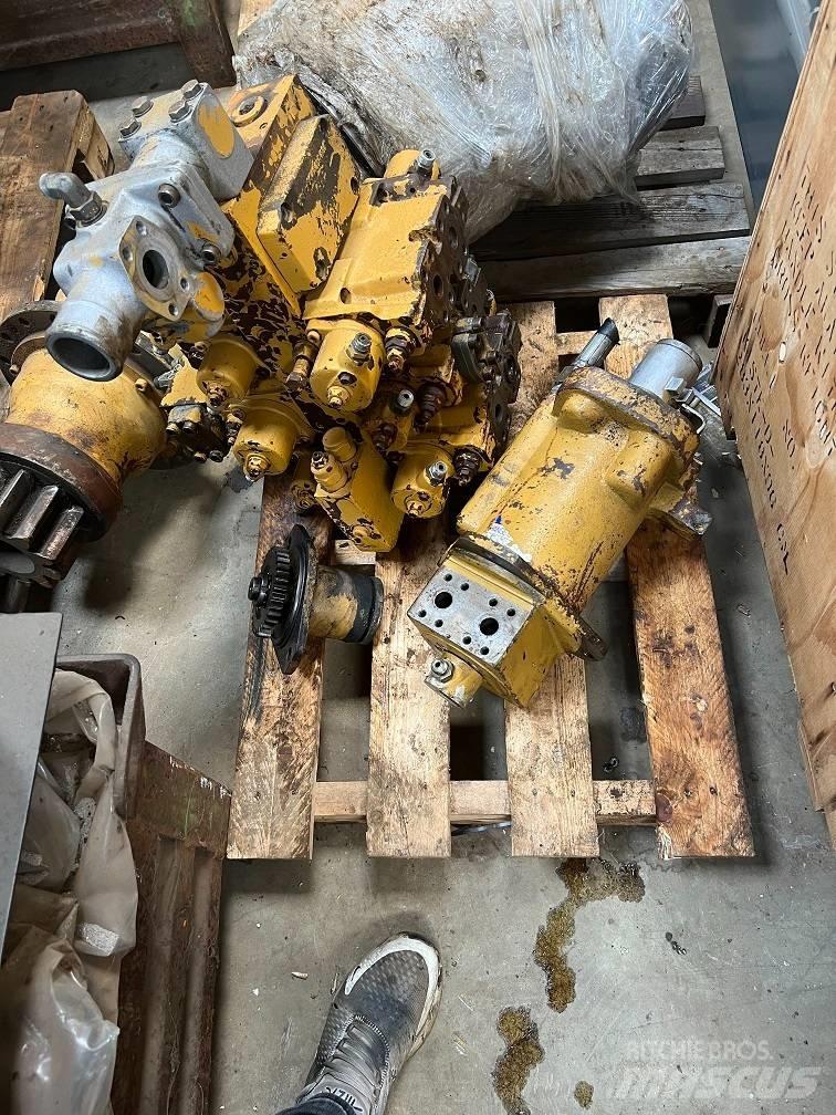 CAT 213 B LC valve Pásová rýpadla