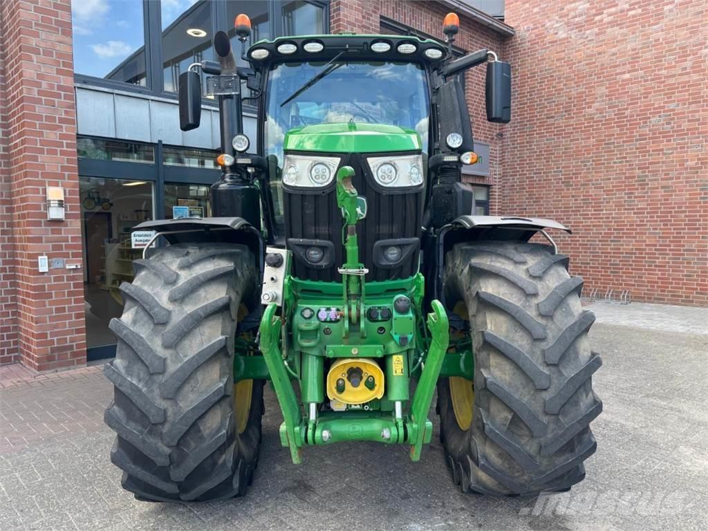 John Deere 6230R Traktory