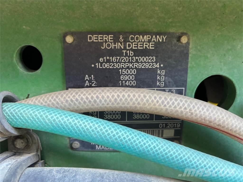 John Deere 6230R Traktory