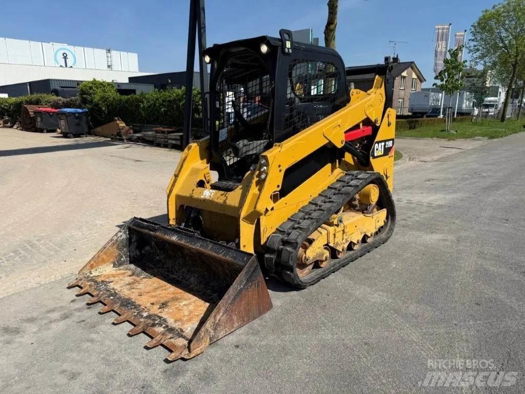 CAT 259D Smykem řízené nakladače