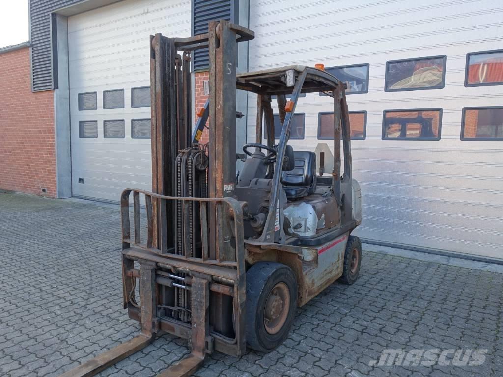 Nissan Y1D2A200 Dieselové vozíky