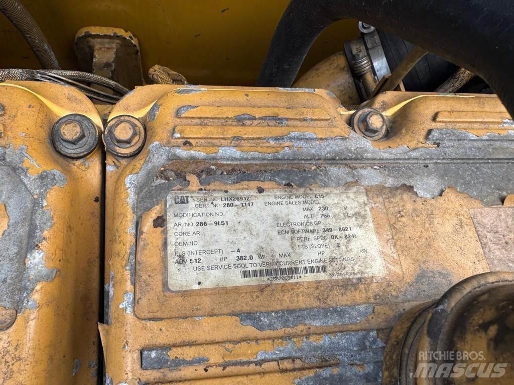 CAT 374DL Pásová rýpadla