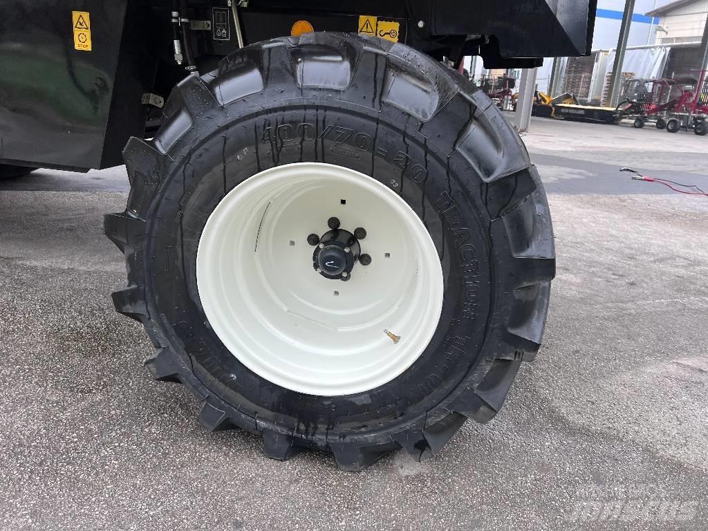 New Holland TC 4.90 Sklízecí mlátičky