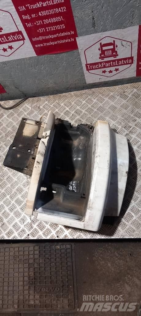 Scania 94 D.  1324599 Kabiny a interiér