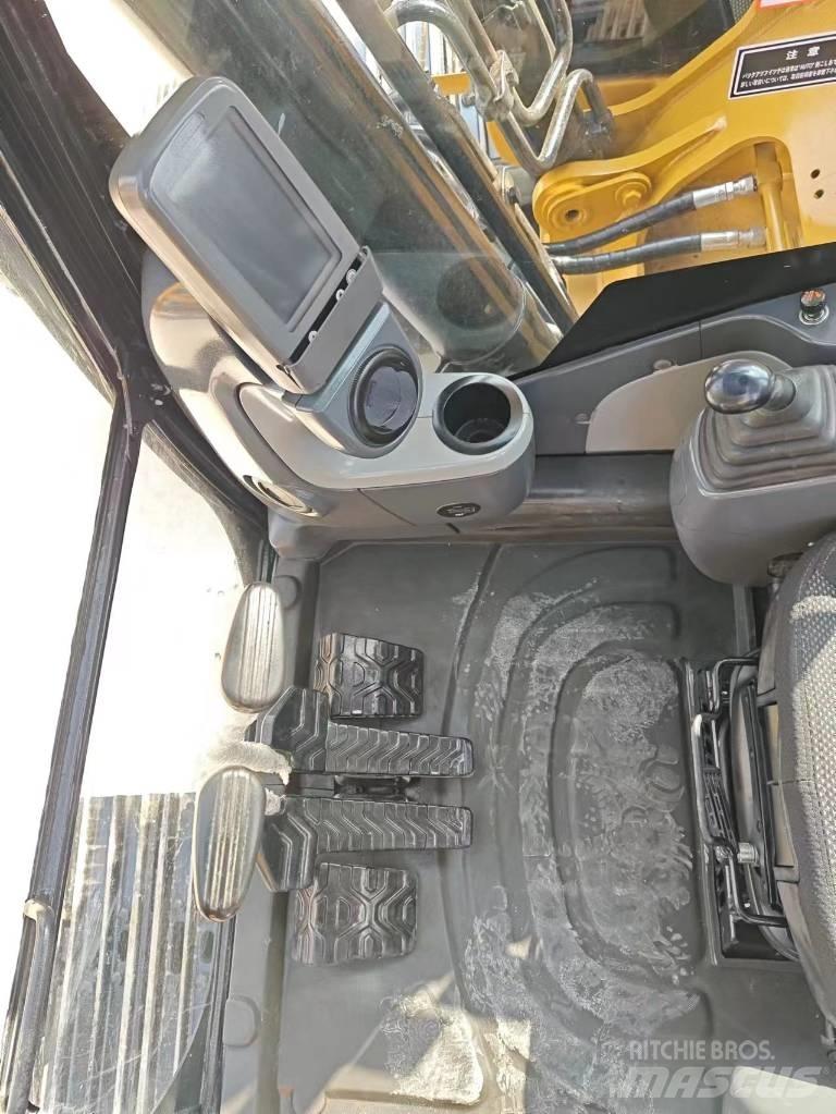 CAT 320 D2 Pásová rýpadla