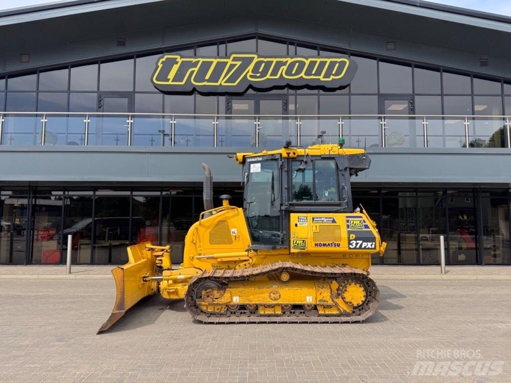 Komatsu D37PXi-24 Pásové dozery