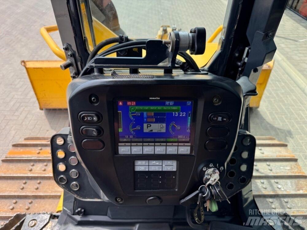 Komatsu D37PXi-24 Pásové dozery