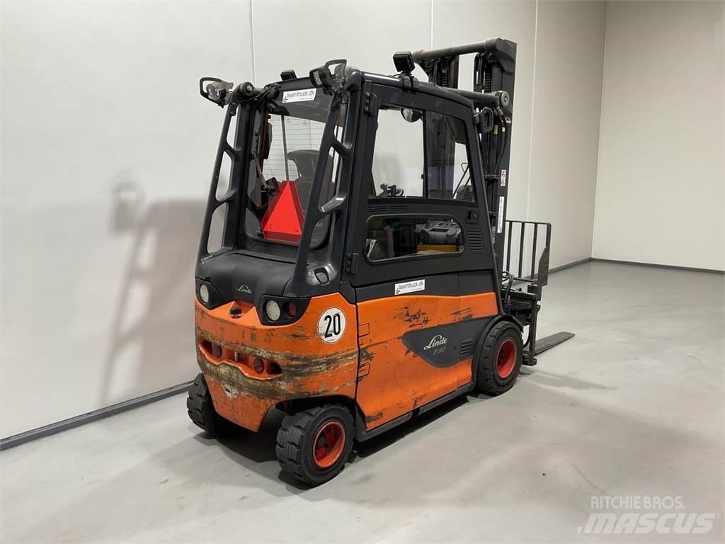 Linde E30/600-02 Akumulátorové vozíky