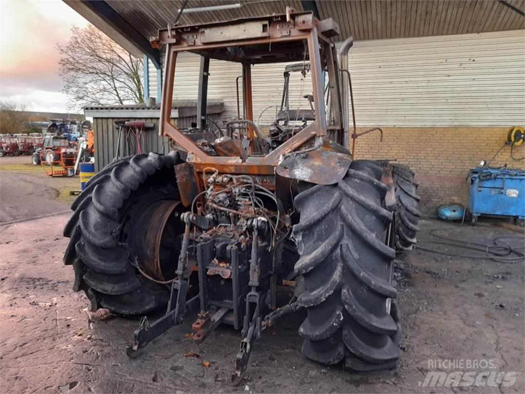 New Holland 8970 Traktory