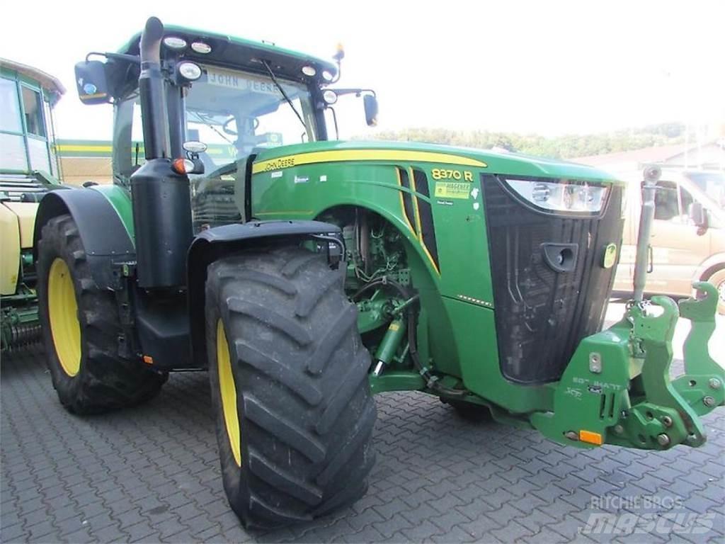John Deere 8370R Traktory