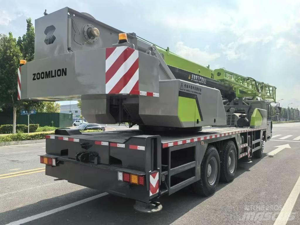 Zoomlion ZCT 251 V Navijáky, kladkostroje a stavební výtahy