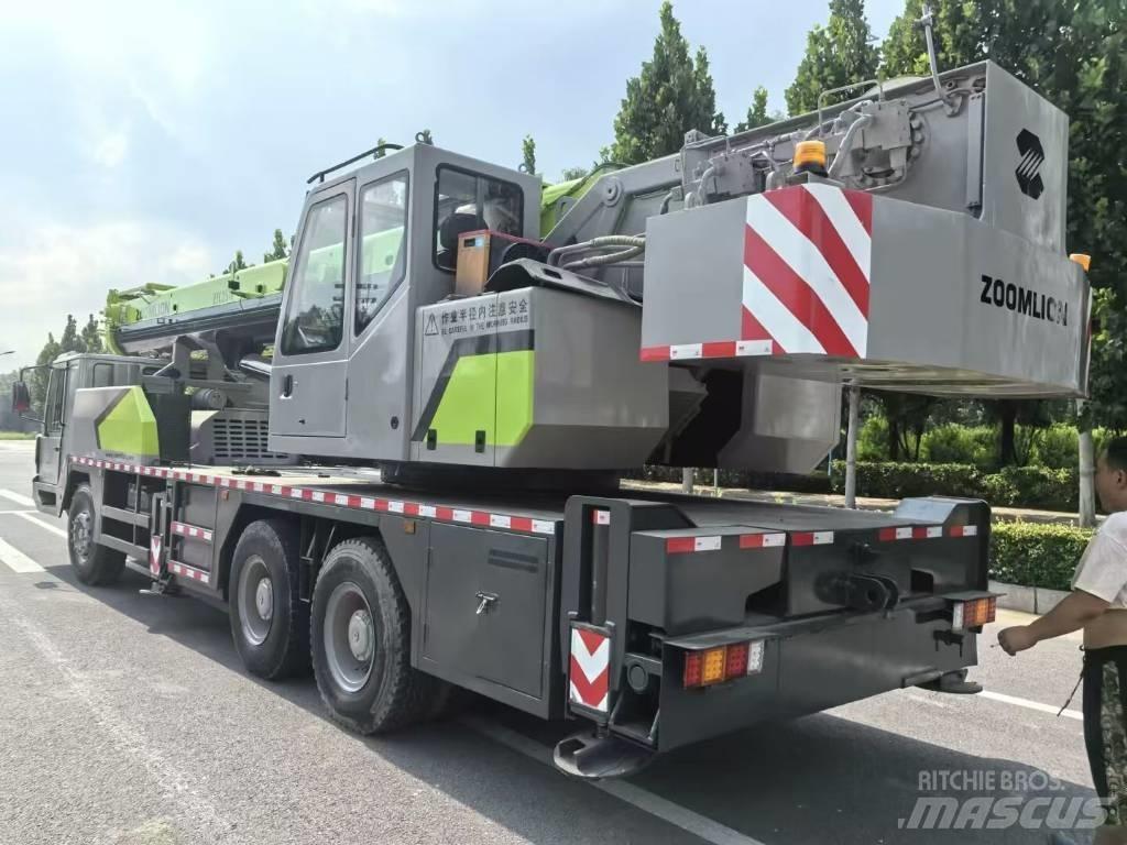 Zoomlion ZCT 251 V Navijáky, kladkostroje a stavební výtahy