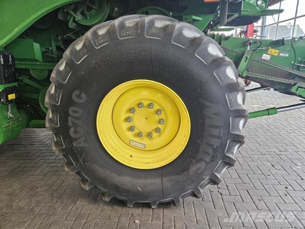 John Deere T560 i Sklízecí mlátičky