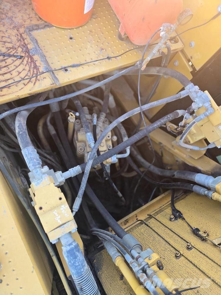 CAT 330FL Pásová rýpadla