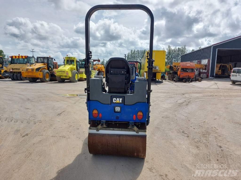 CAT CB 22B Tandemové válce