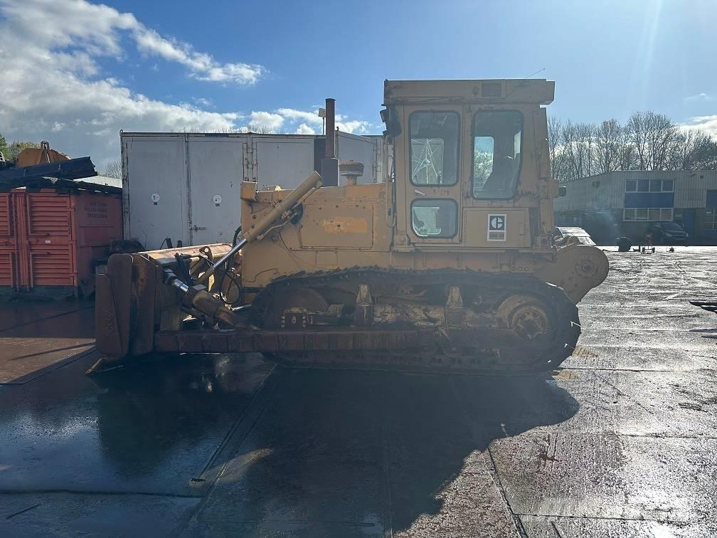 CAT D6D with winch Pásové dozery