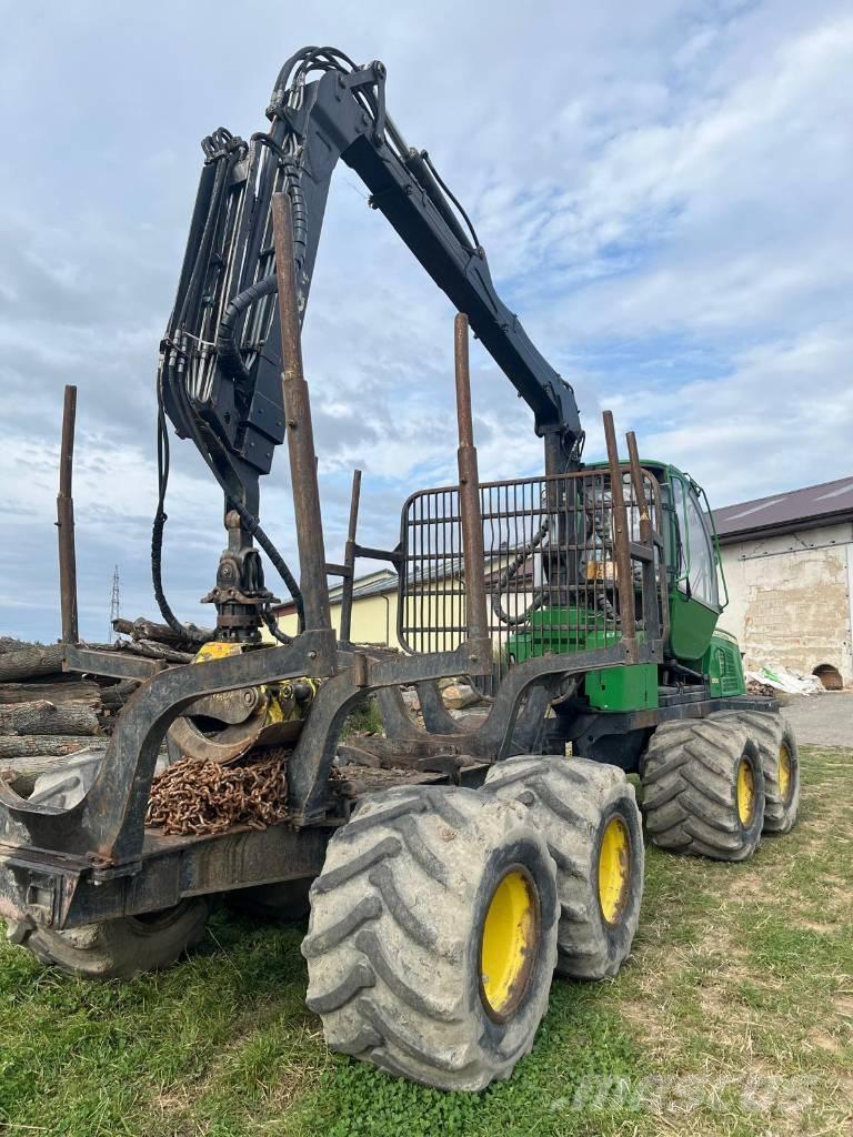 John Deere 810 E Vyvážecí traktory