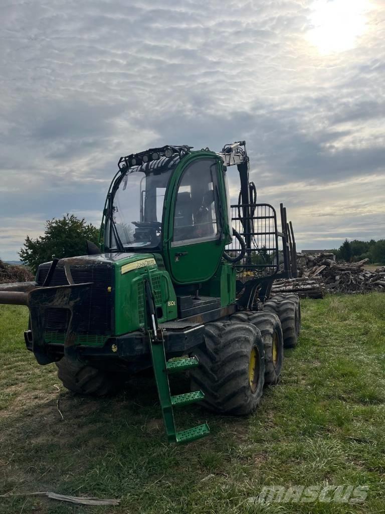 John Deere 810 E Vyvážecí traktory