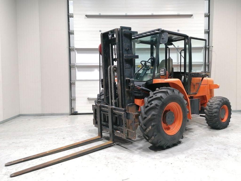 JCB 940 Terénní vysokozdvižné vozíky