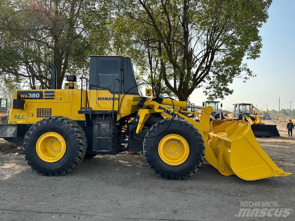Komatsu WA 380 Kolové nakladače