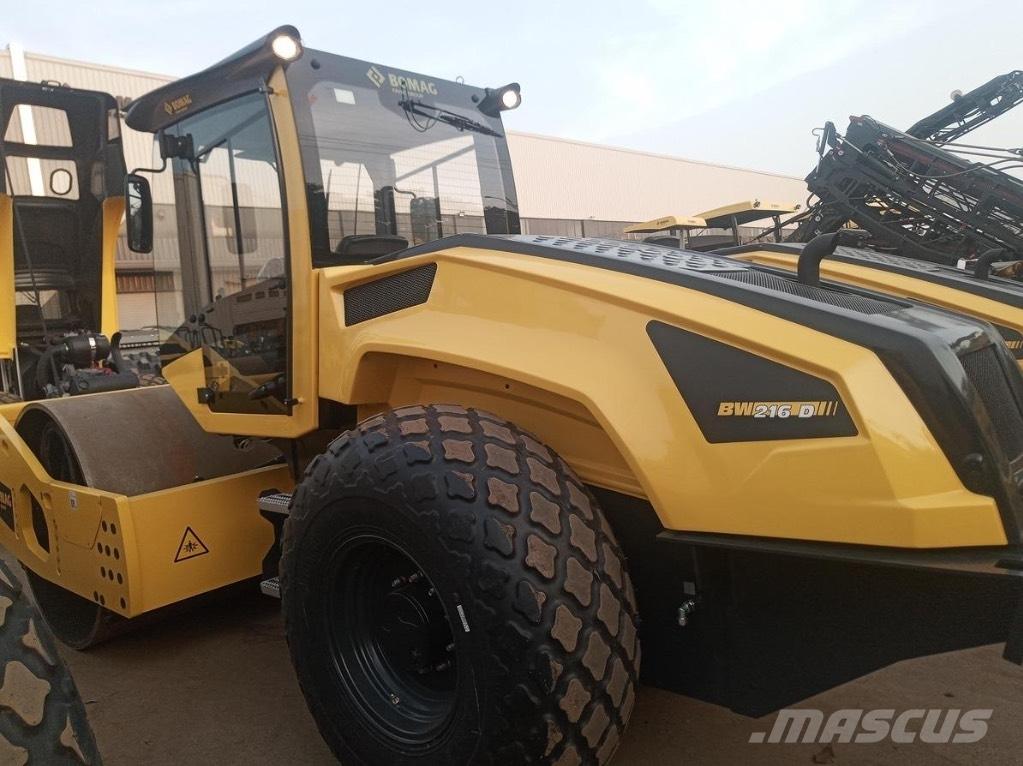 Bomag BW 216 D-5 SL Tahačové válce