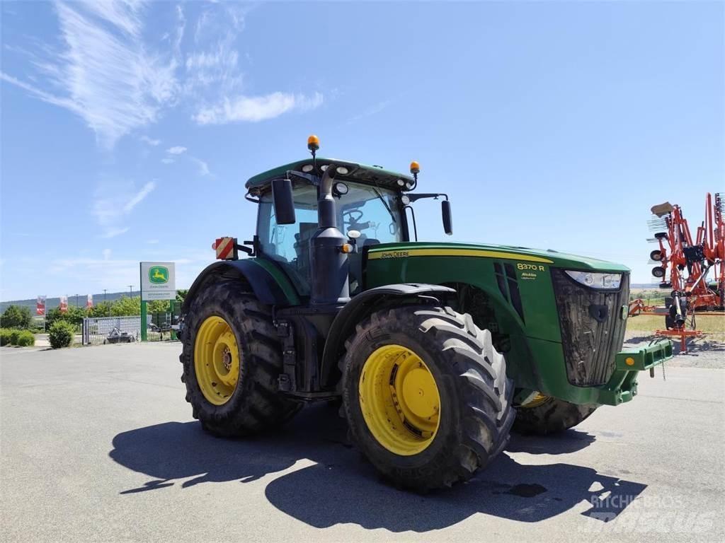 John Deere 8370R Traktory