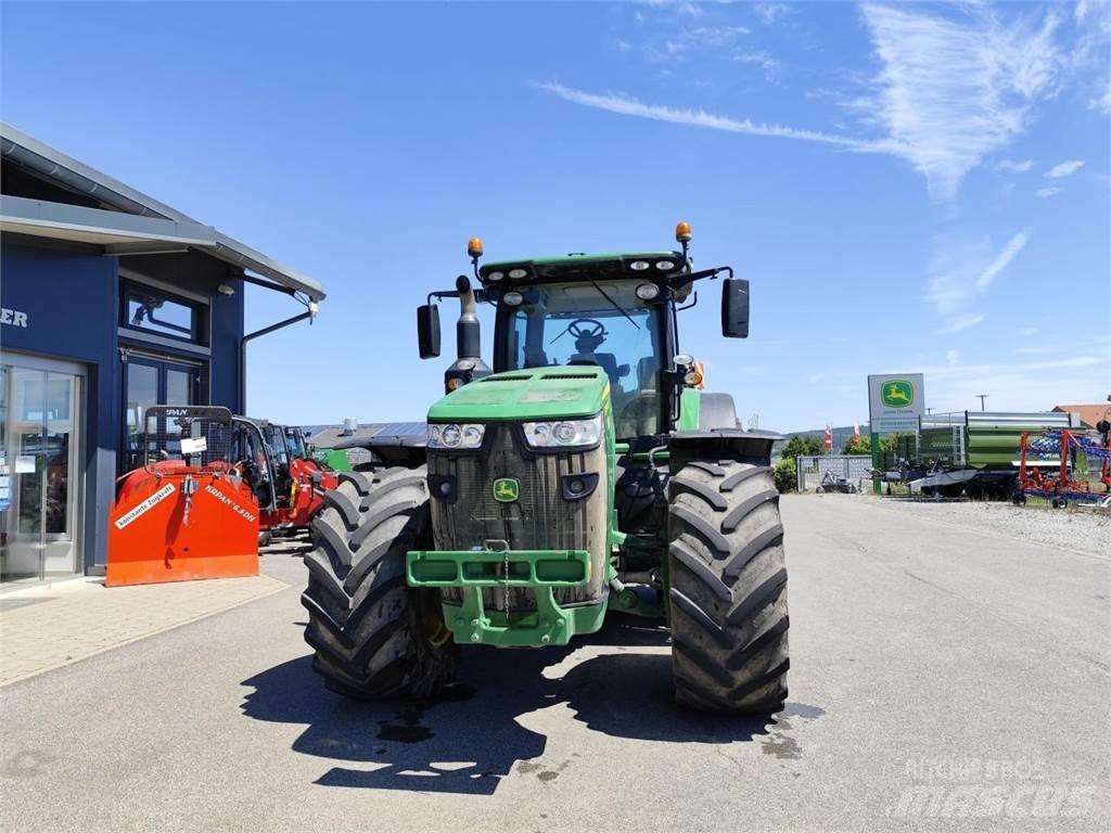 John Deere 8370R Traktory
