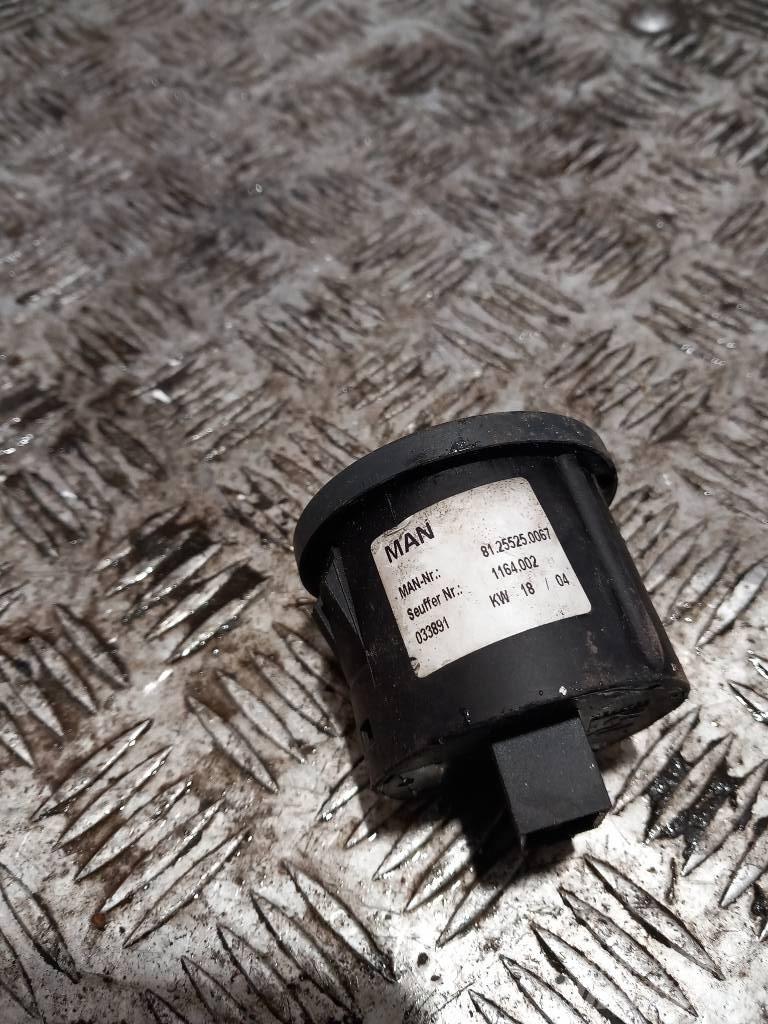MAN TGA 81255250067 Kabiny a interiér