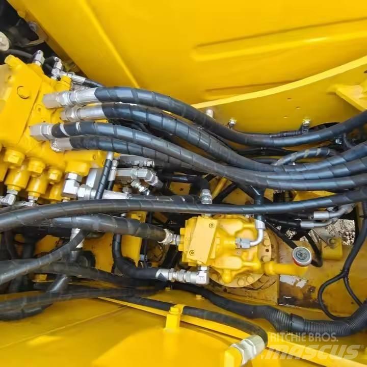 Komatsu PC120 Pásová rýpadla