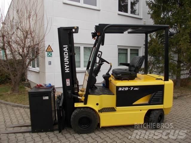 Hyundai 32 B-7 Akumulátorové vozíky
