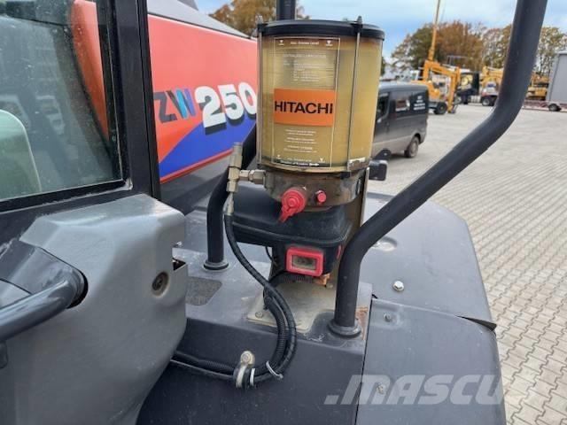 Hitachi ZW 250-6 Kolové nakladače