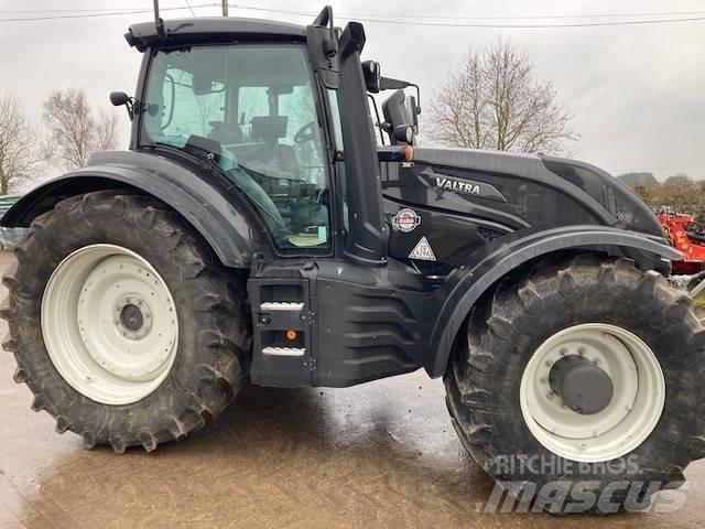 Valtra T214 Versu Traktory