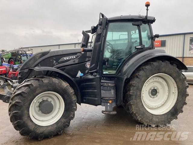 Valtra T214 Versu Traktory