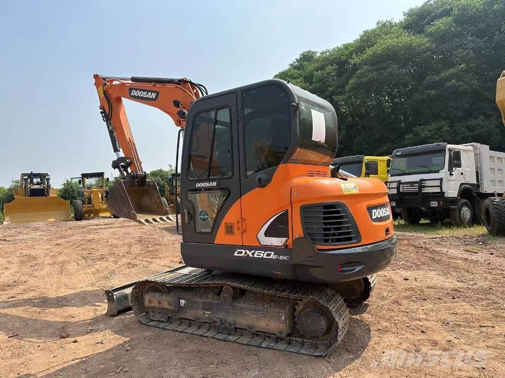 Doosan DX 60 Pásová rýpadla