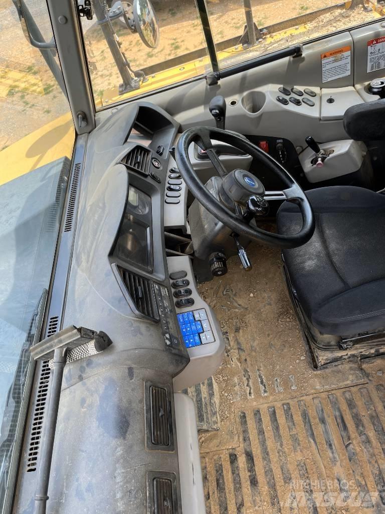 Komatsu HM 400 Kloubové dempry